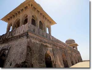 palacio baz bahadur en mandu